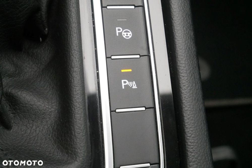 Volkswagen Passat Variant 2.0 TSI Elegance DSG - 20