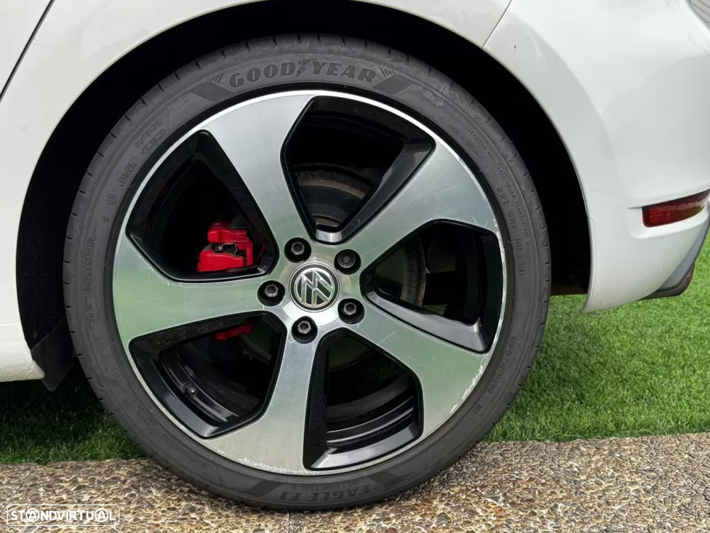 VW Golf 2.0 GTI DSG adidas - 14