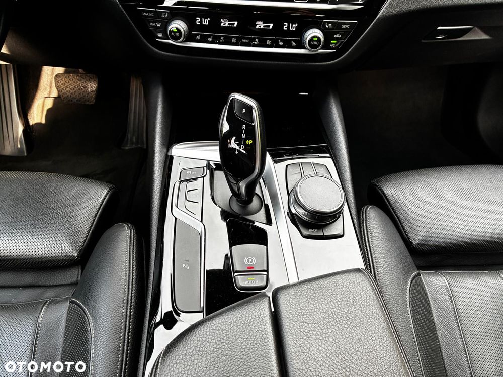 BMW Seria 5 520d Sport Line - 14