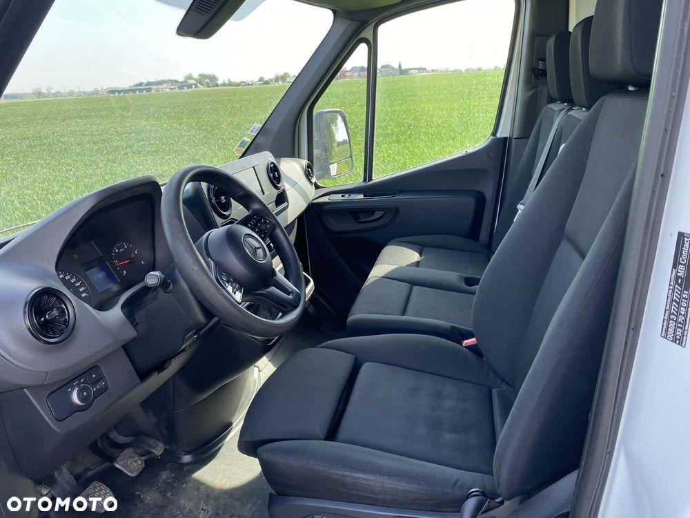 Mercedes-Benz Sprinter - 21