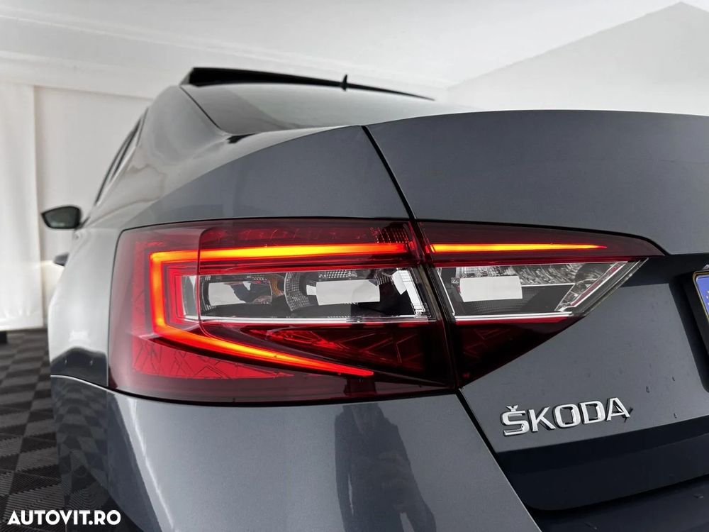 Skoda Superb 2.0 TDI Premium Edition - 7