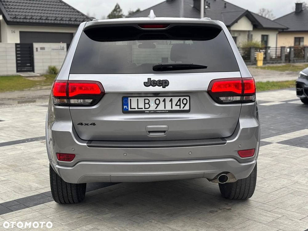 Jeep Grand Cherokee - 21
