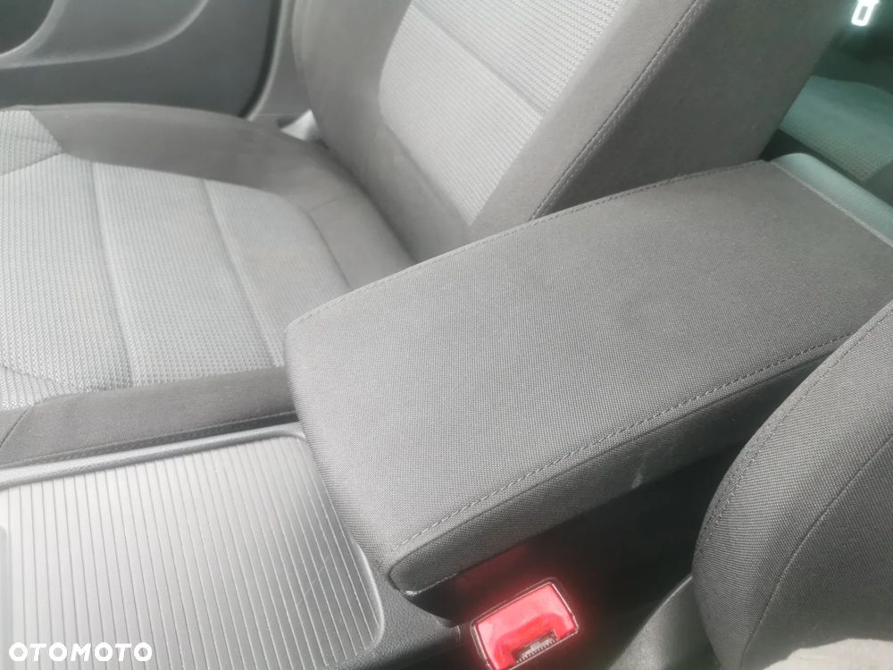 Volkswagen Passat Variant 2.0 Blue TDI SCR Highline - 22