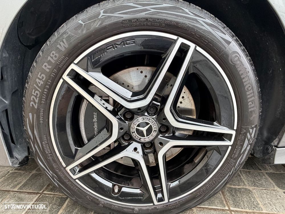 Mercedes-Benz A 250 Limousine e AMG Line - 14