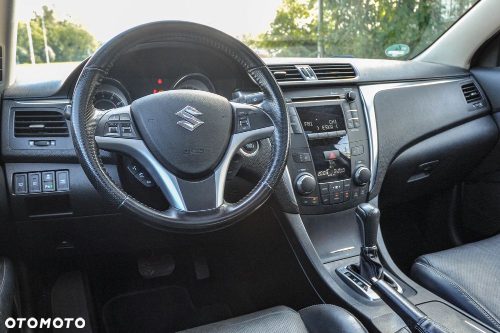 Suzuki Kizashi 2.4 Sport 4WD CVT - 9