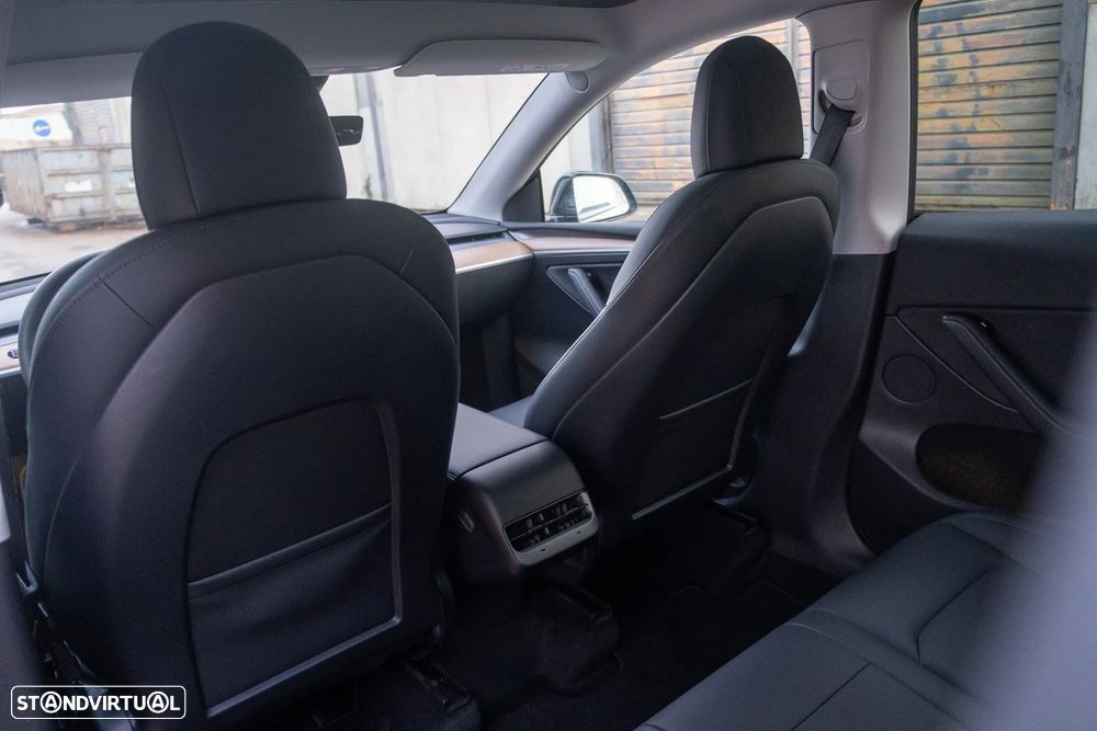 Tesla Model Y Long Range Dual Motor AWD - 29