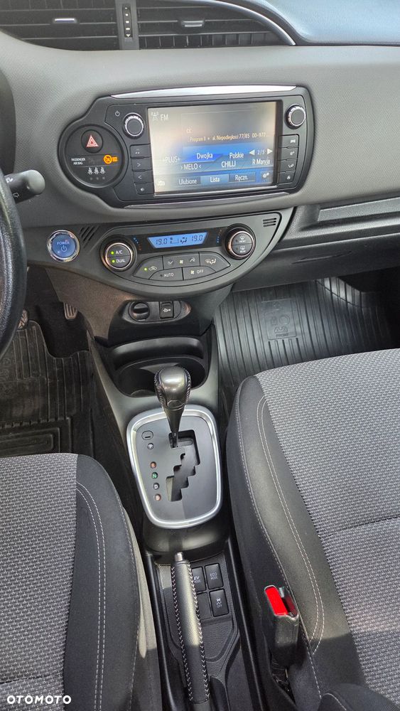 Toyota Yaris Hybrid 100 Dynamic - 9