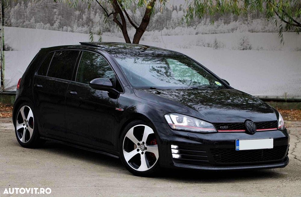 Volkswagen Golf - 1