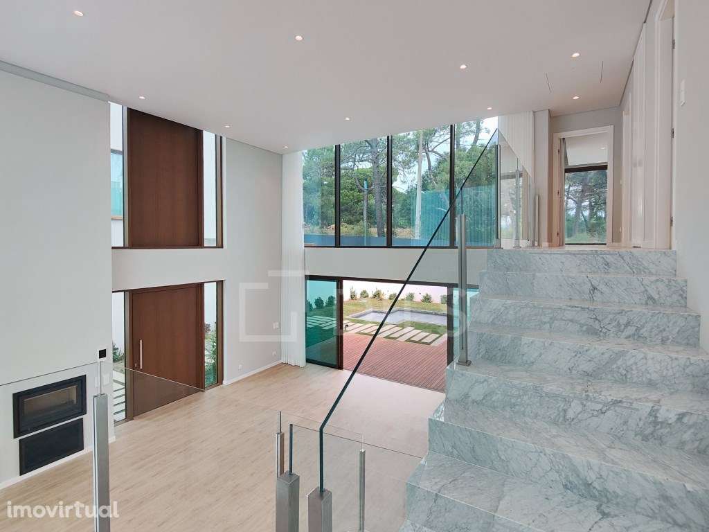 Moradia T4 com jardim e piscina em novo empreendimento no Estoril - Grande imagem: 4/98