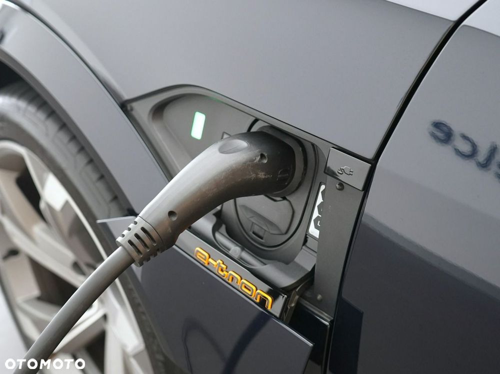 Audi Q8 Sportback e-tron - 8