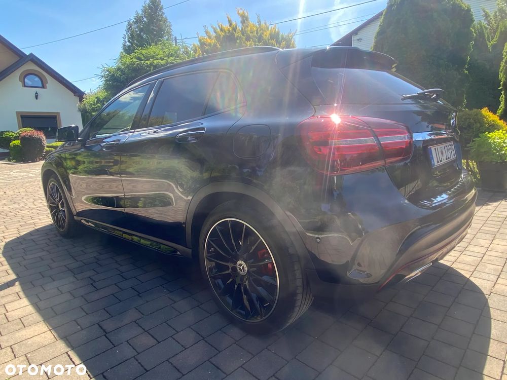 Mercedes-Benz GLA 200 AMG Line - 4
