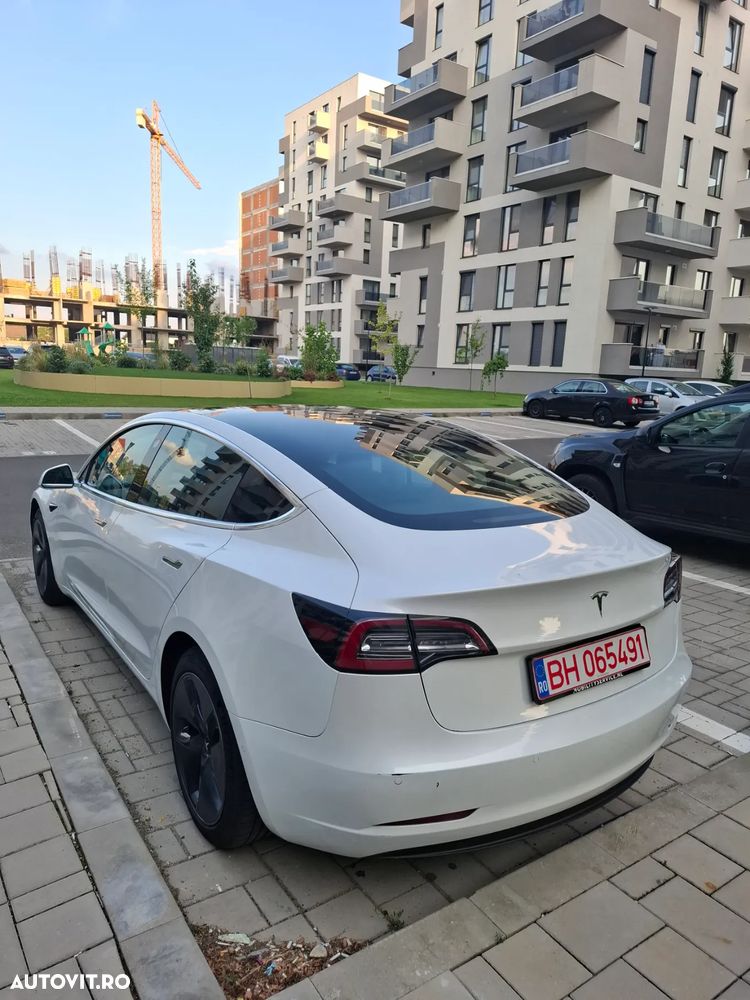 Tesla Model 3 - 6