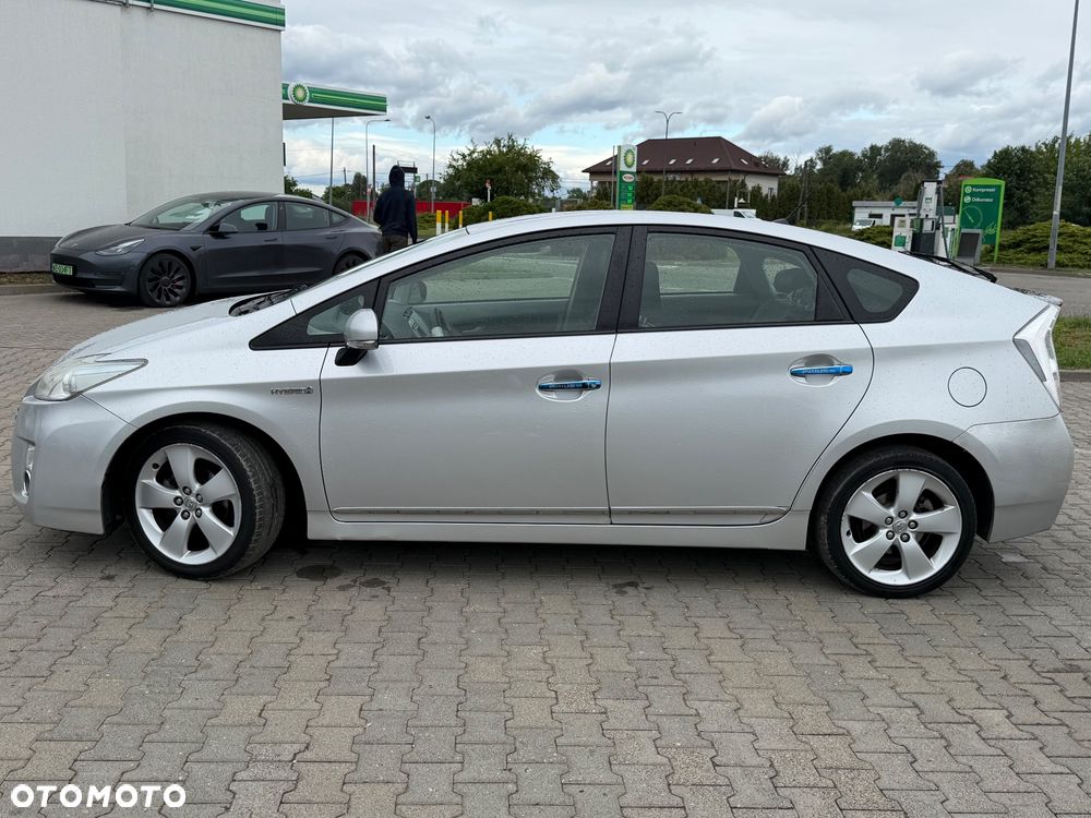 Toyota Prius 1.8 HSD Prestige - 10