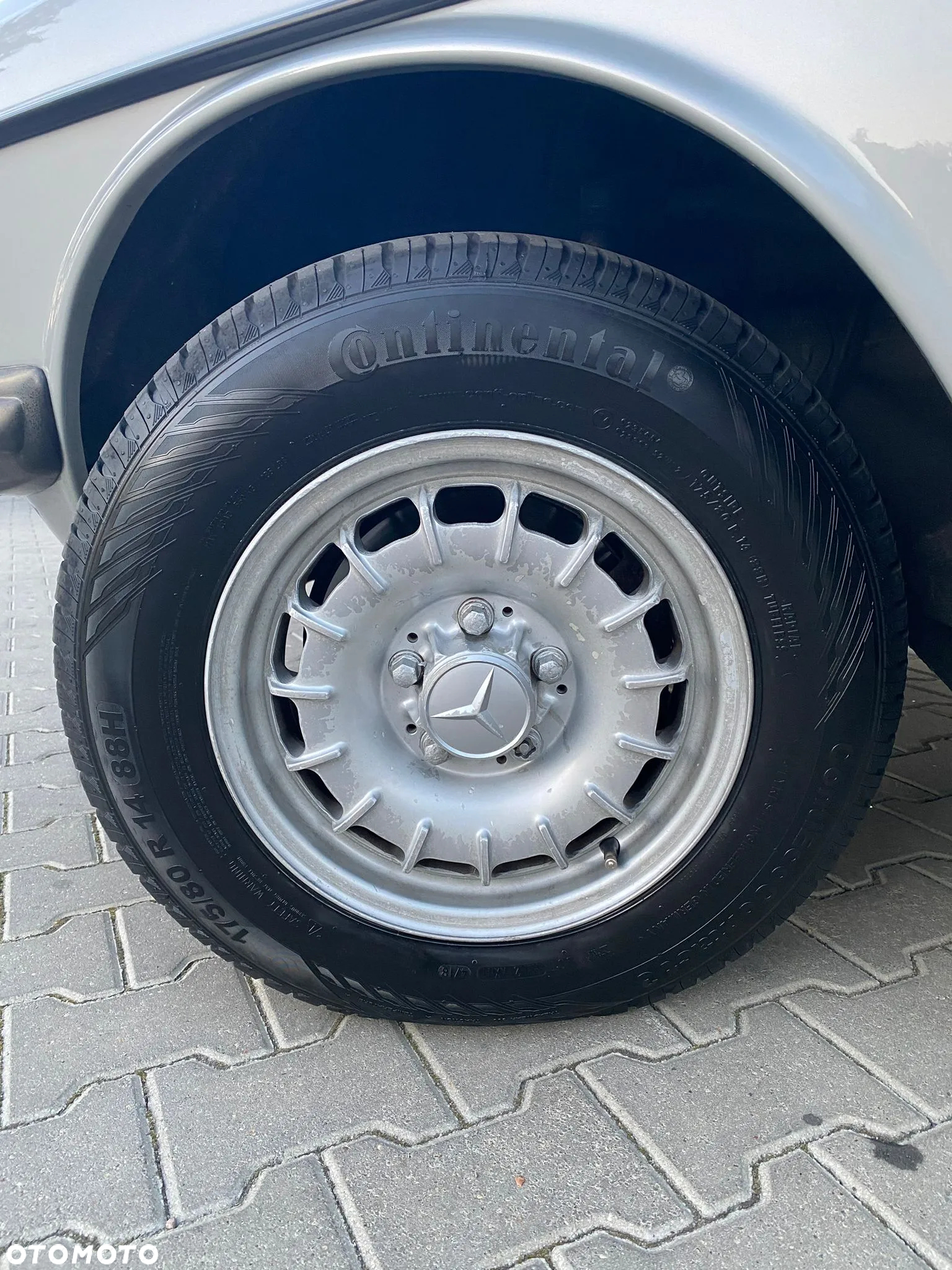 Mercedes-Benz W123 - 17