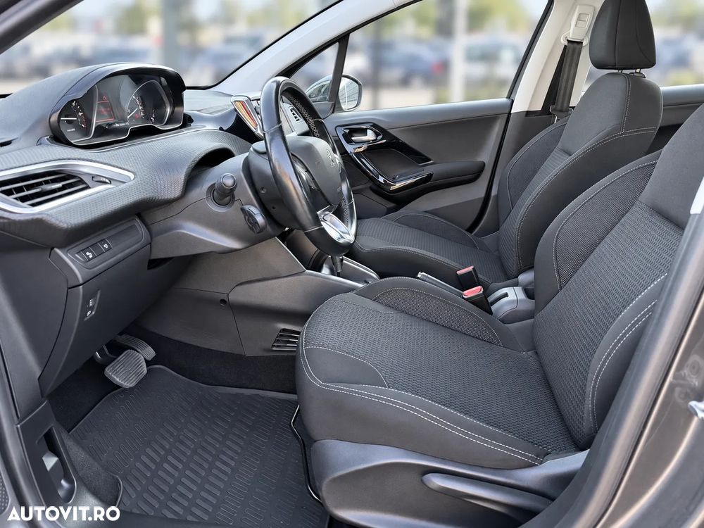 Peugeot 208 PureTech 110 Stop & Start EAT6 Allure - 10