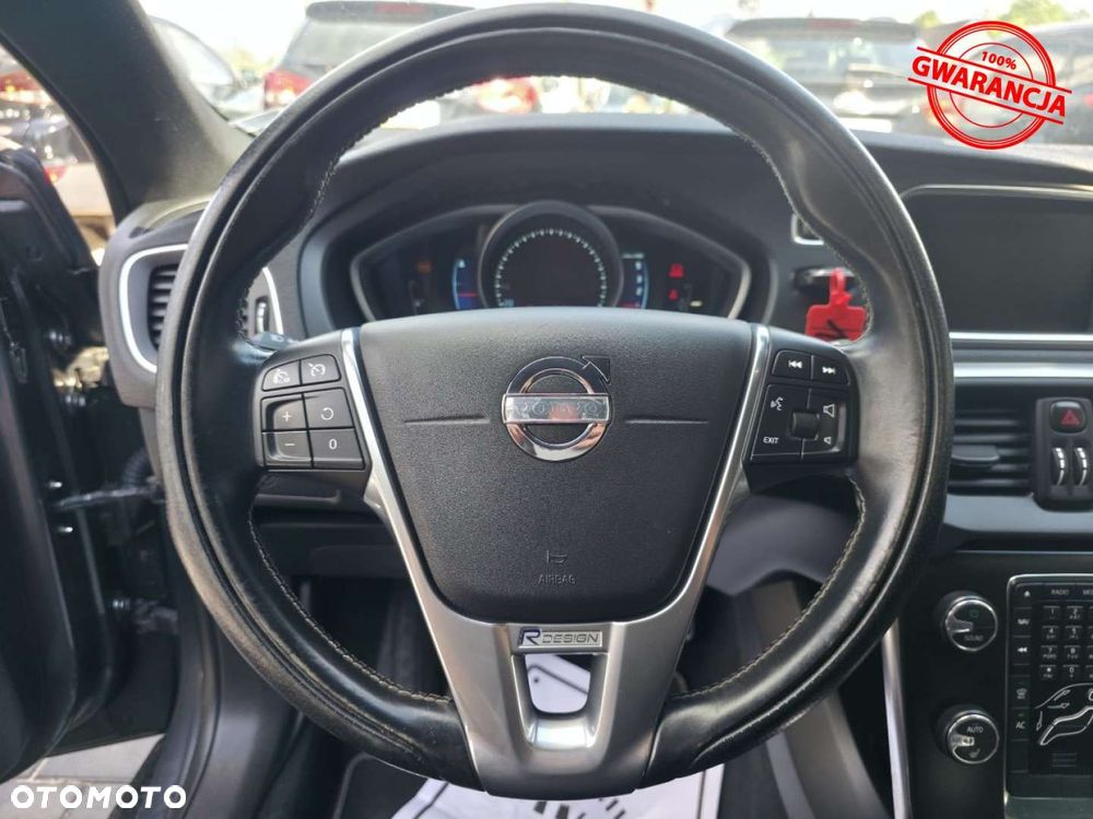 Volvo V40 - 25