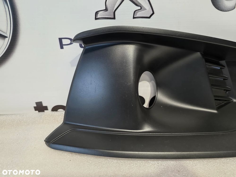 AUDI A4 B9 LIFT 18- ZWYKŁA LEWA / PRAWA KRATKA BOCZNA ZDERZAKA PRZEDNIEGO PRZÓD NR 8W0807682AJ / 8W0807681AJ NR AUKCJI KB24 - 3