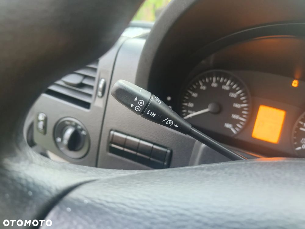 Mercedes-Benz Sprinter - 25