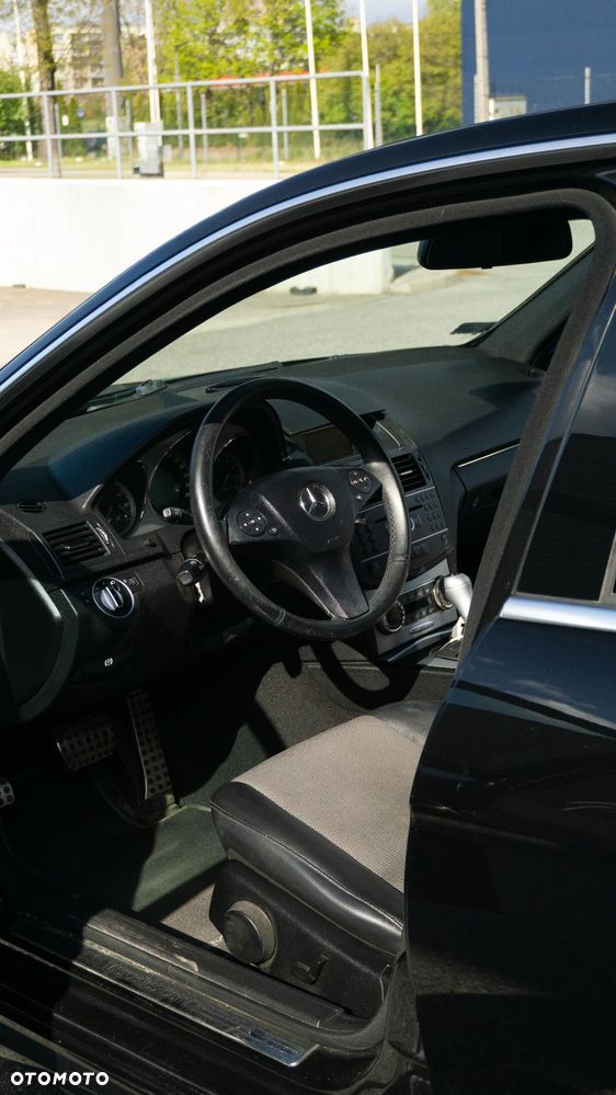 Mercedes-Benz Klasa C 180 CGI Automatik BlueEFFICIENCY Avantgarde - 7