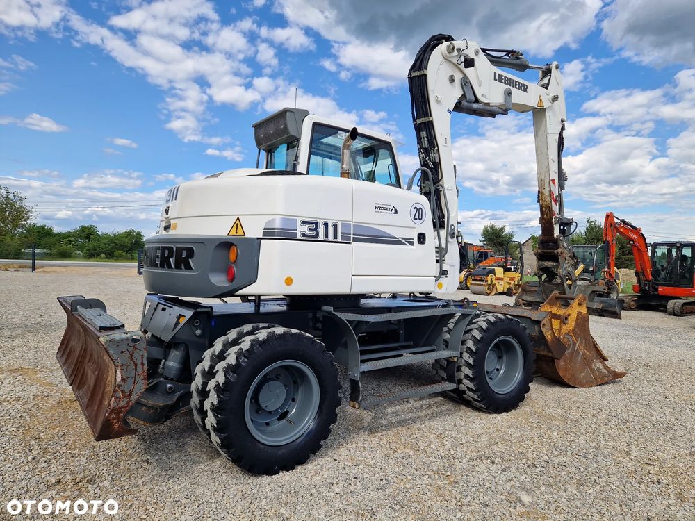 Liebherr A311 - 14