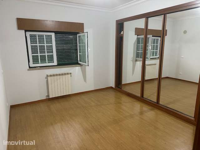 CASA T3 COM PISCINA - Grande imagem: 2/17