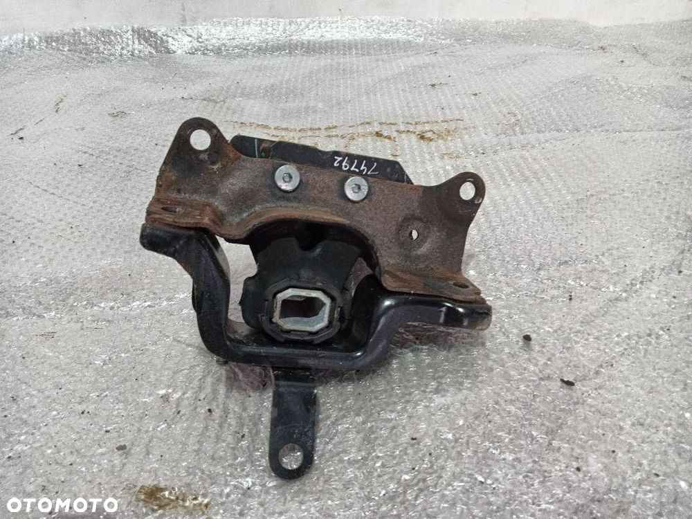 ŁAPA PODUSZKA SILNIKA SUZUKI BALENO II - 4