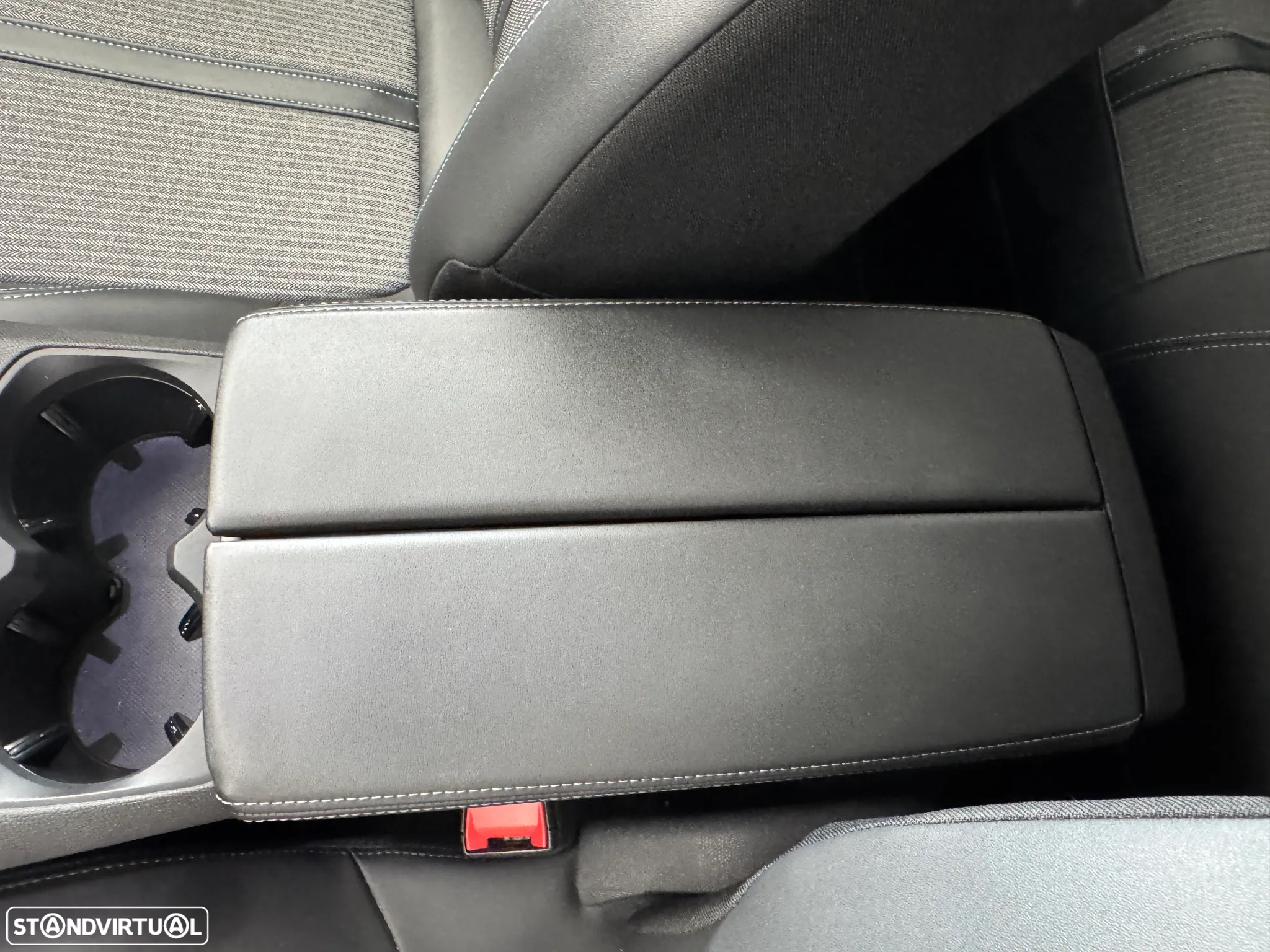 Peugeot 3008 1.6 Hybrid Allure Pack e-EAT8 - 33