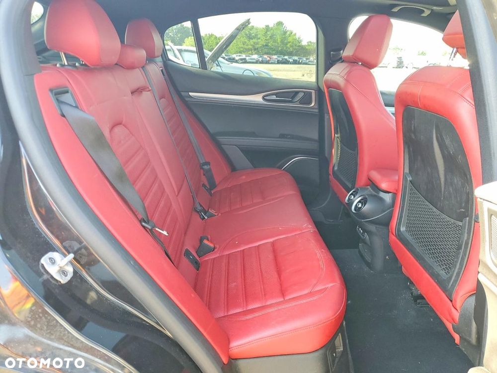 Alfa Romeo Stelvio 2.0 Turbo 16V AT8-Q4 Veloce Ti - 12
