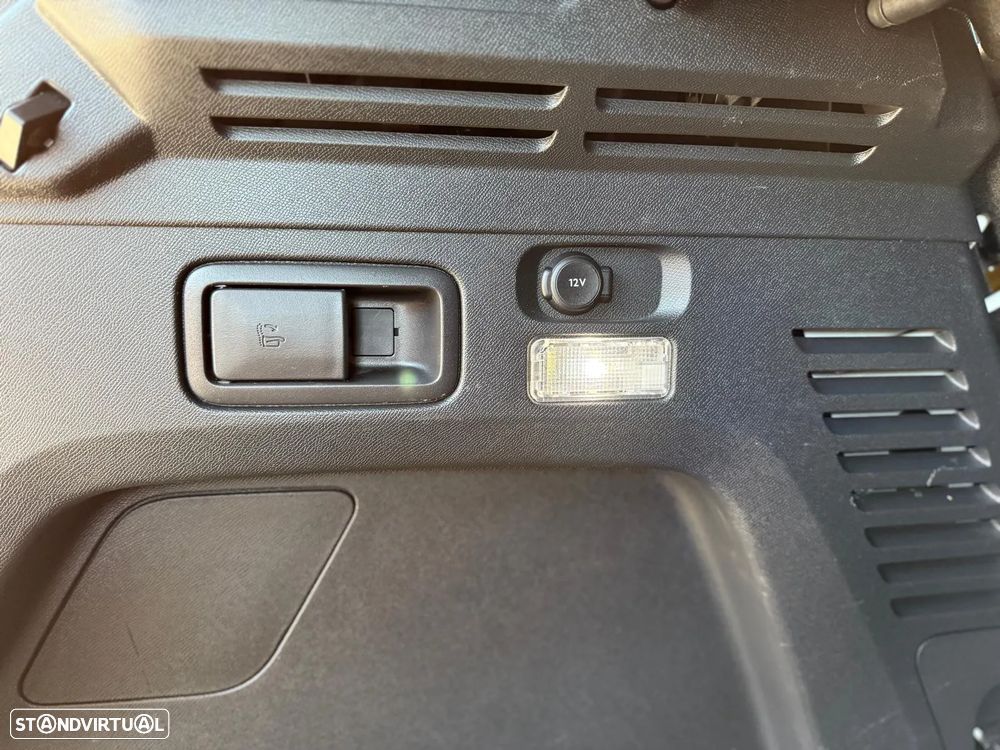 Peugeot 3008 1.5 BlueHDi GT Line EAT8 - 32