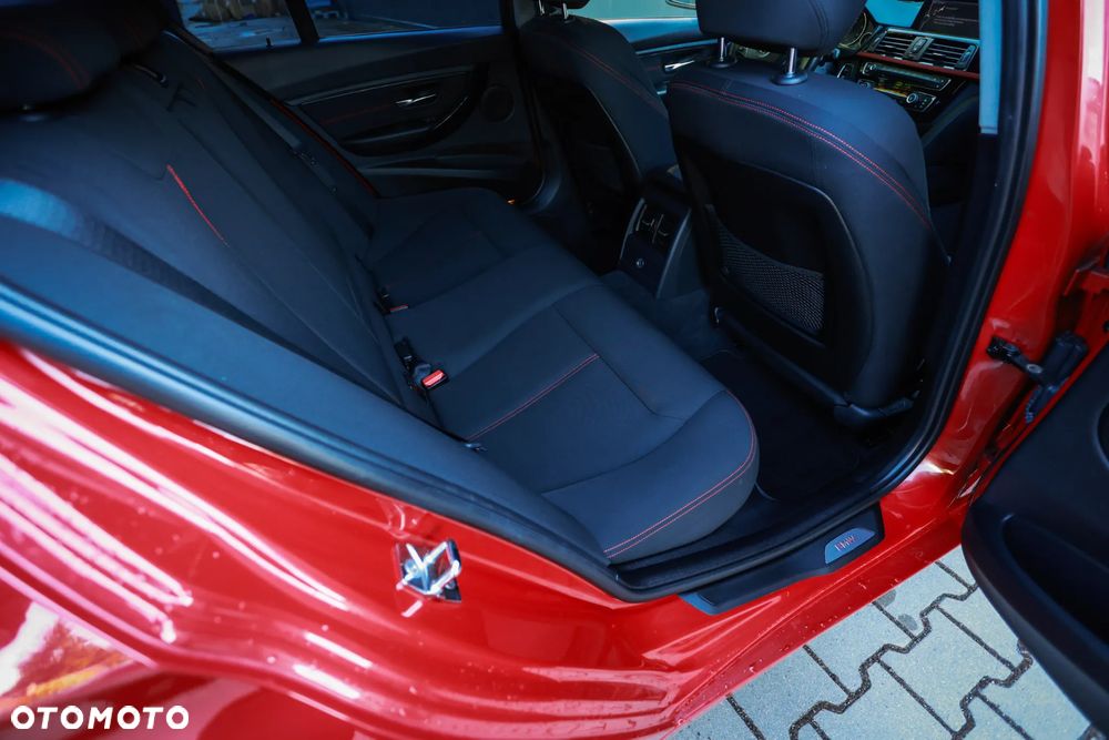 BMW Seria 3 320d DPF Edition Sport - 24