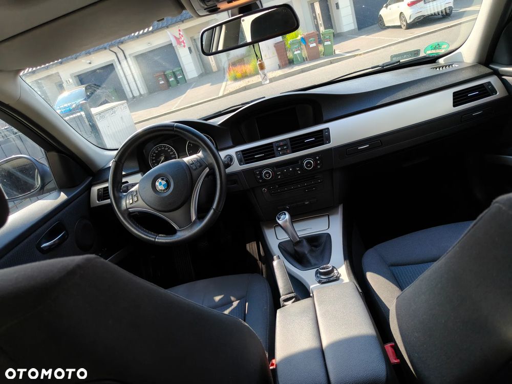 BMW Seria 3 318i - 9