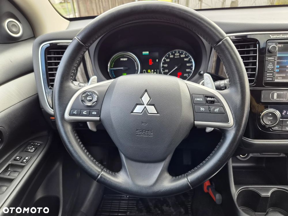 Mitsubishi Outlander - 23