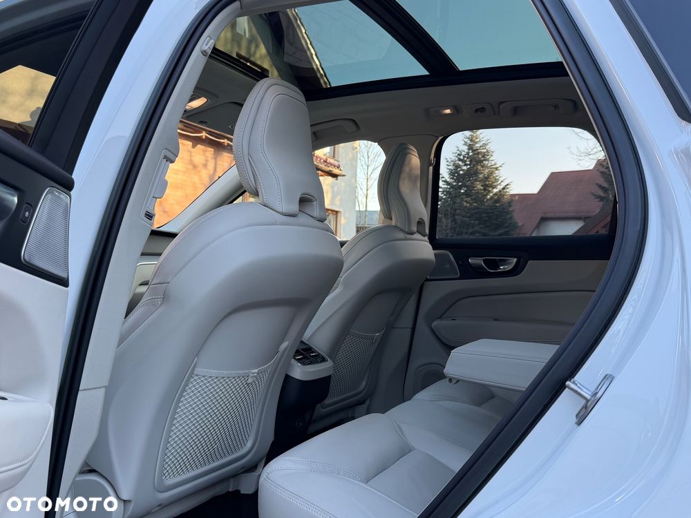 Volvo XC 60 B5 B AWD Momentum Pro - 21