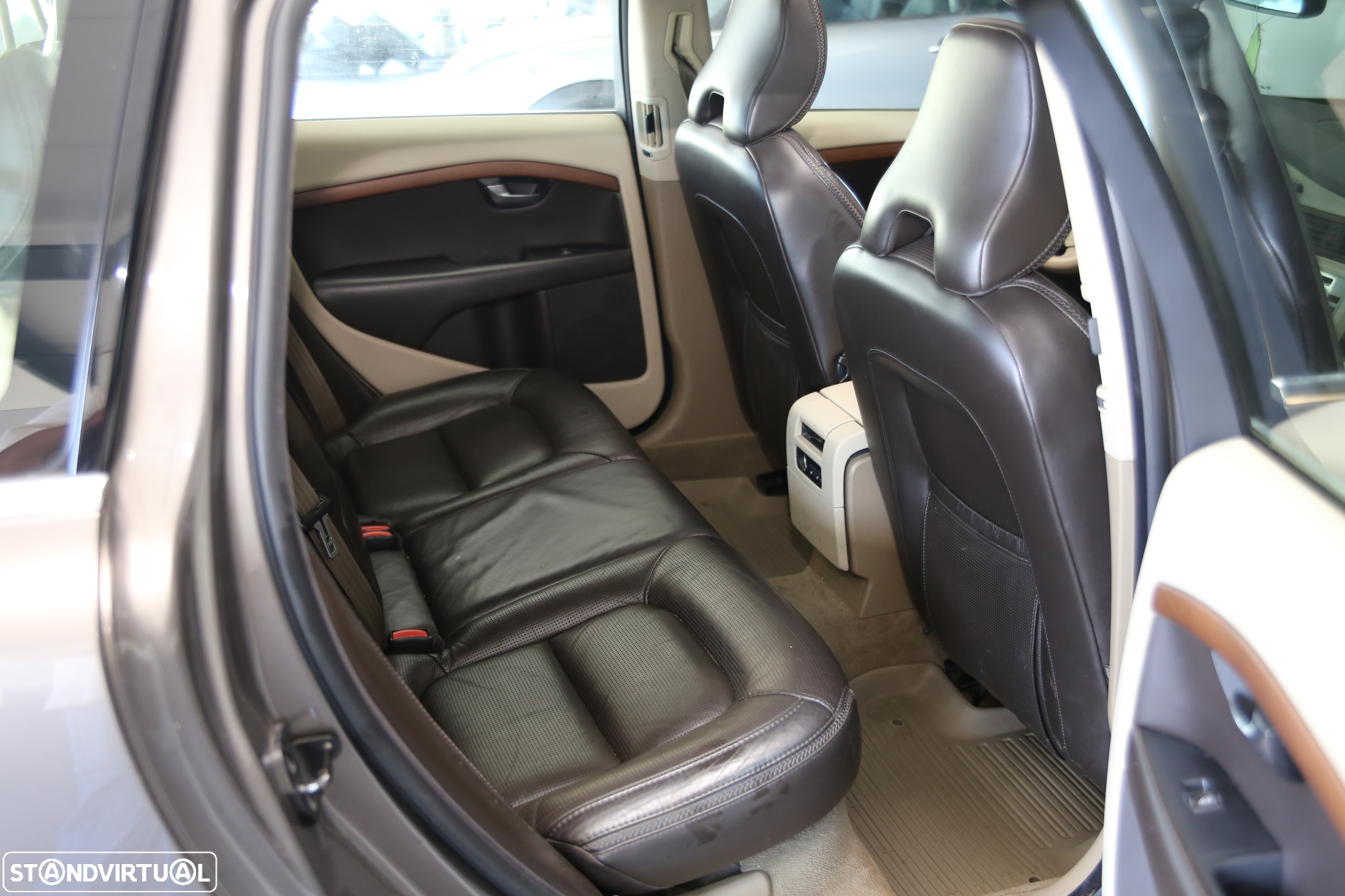 Volvo XC 70 D5 AWD Aut. Summum - 16