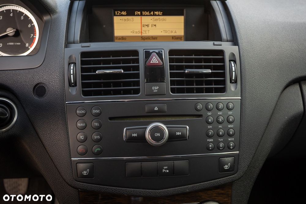 Mercedes-Benz Klasa C 180 BlueEFFICIENCY Elegance - 27