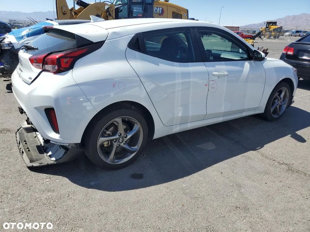 Hyundai Veloster - 6