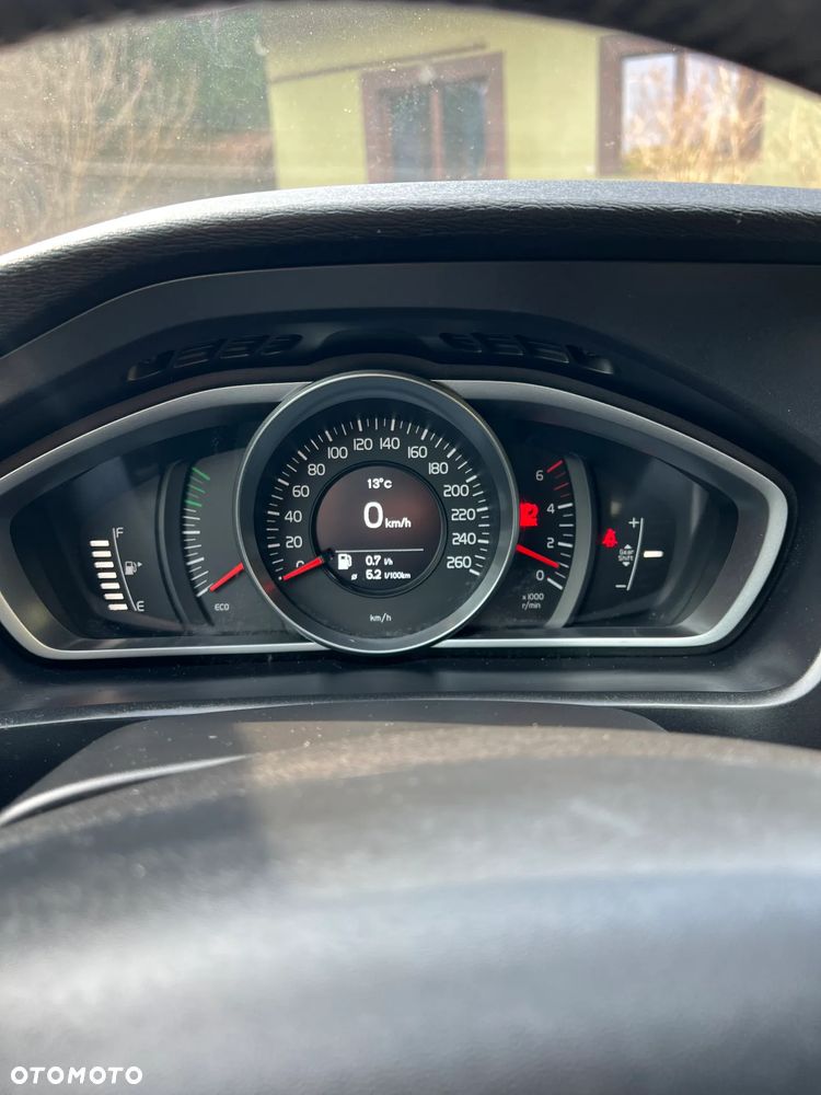 Volvo V40 D2 Drive-E Momentum - 12