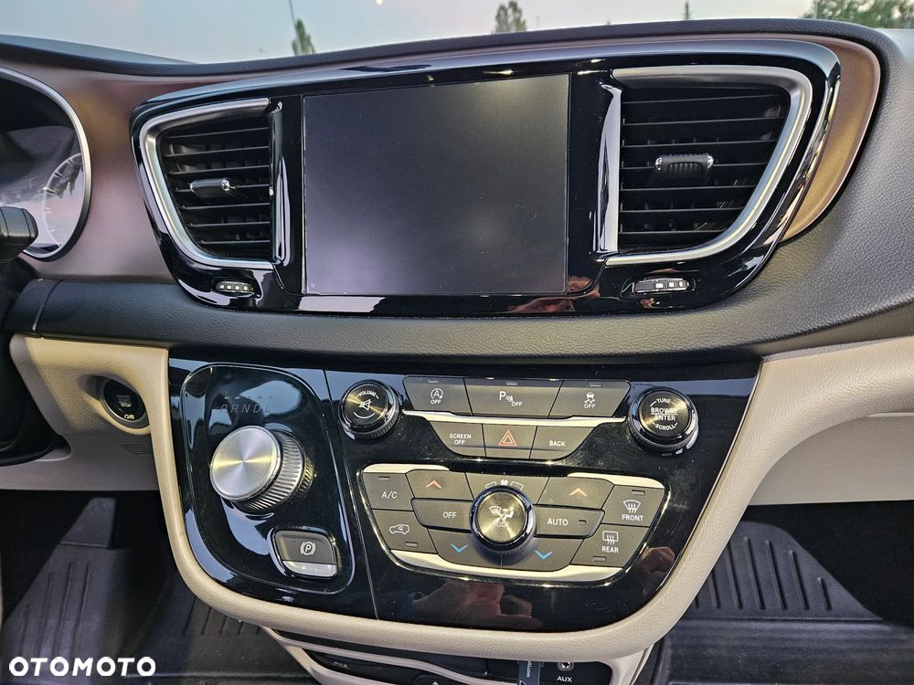 Chrysler Pacifica - 14