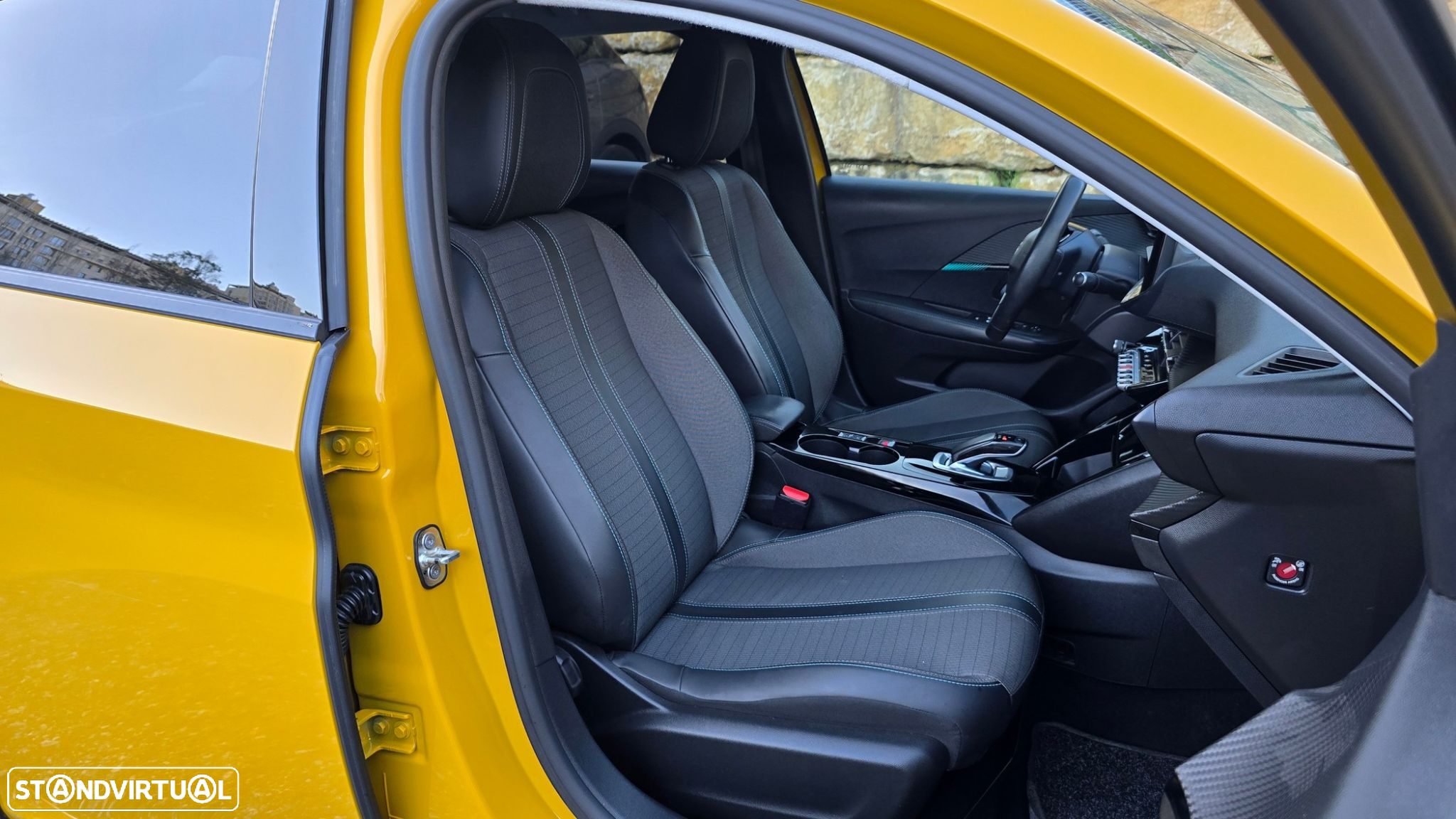 Peugeot e-208 Allure - 42