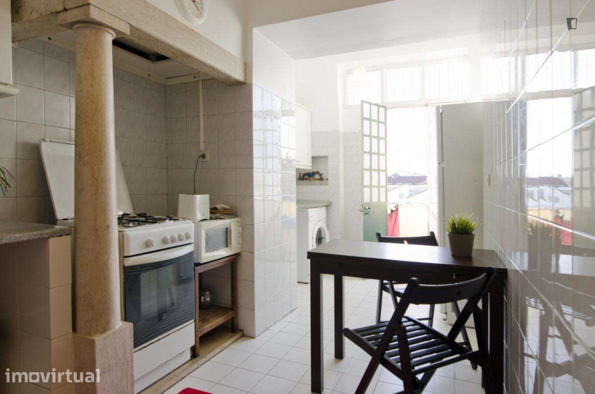 Quarto - localizado em Intendente Lisbon - Grande imagem: 2/15