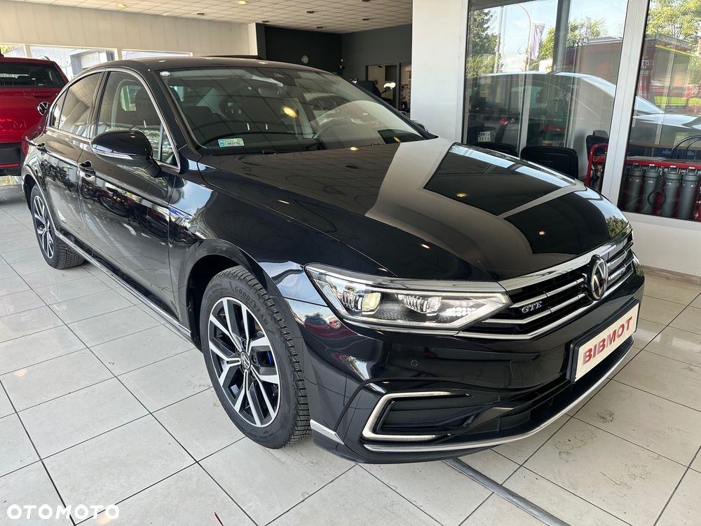 Volkswagen Passat - 4