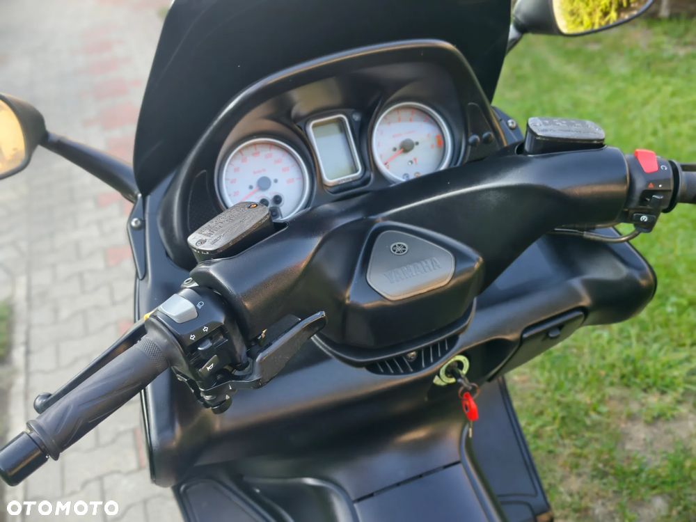 Yamaha Tmax - 16