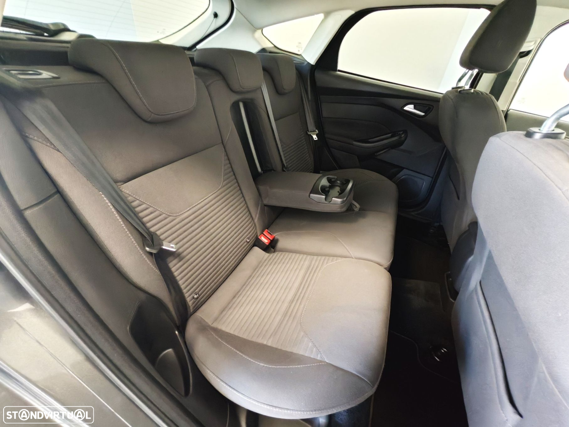 Ford Focus 1.0 SCTi Titanium - 51