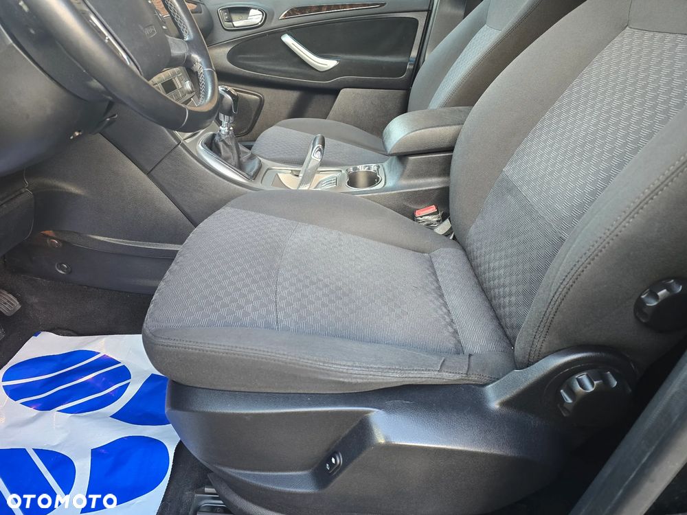 Ford Galaxy 2.0 TDCi Ghia - 19