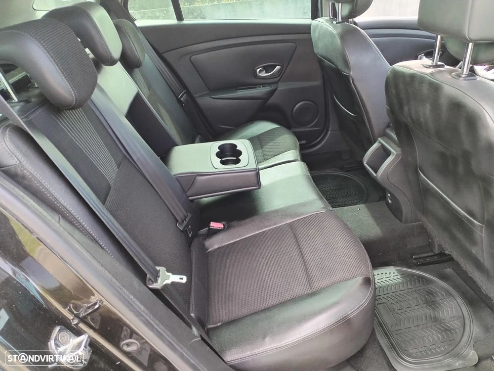 Renault Mégane 1.5 dCi Dynamique - 4