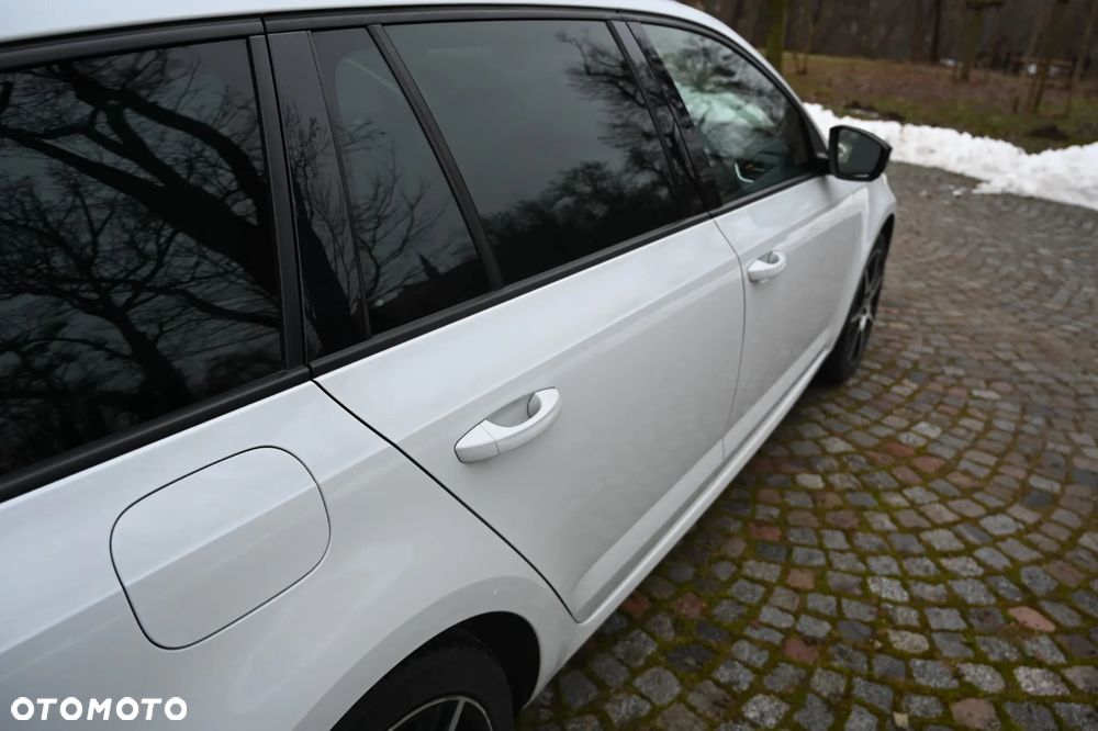 Skoda Octavia 2.0 TDI DSG RS - 18