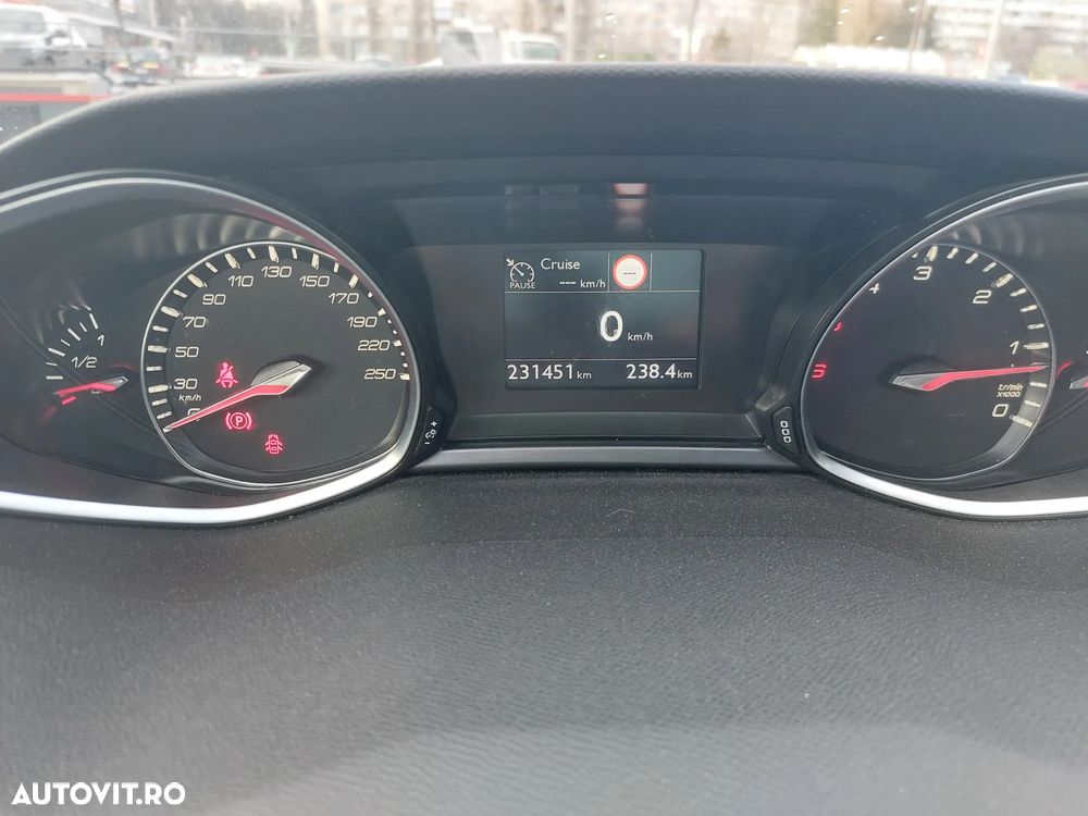 Peugeot 308 BlueHDi 130 Stop & Start Allure Business-Paket - 8