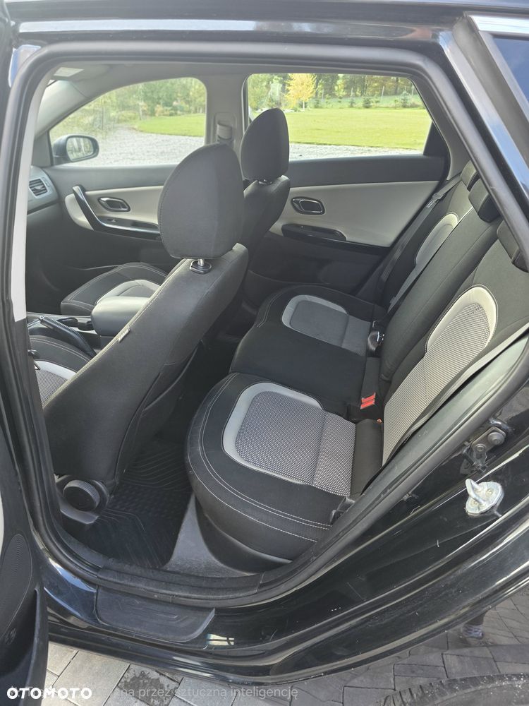 Kia Ceed - 8