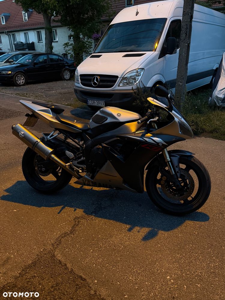 Yamaha R1 - 2