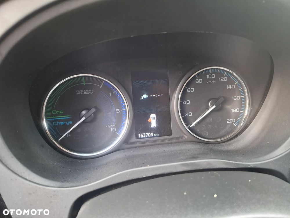 Mitsubishi Outlander 2.4 4WD - 6